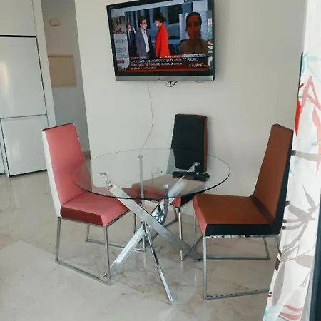 Larios Centro Triniad * مالقة